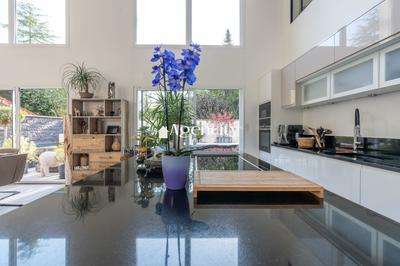 Maison - 200 m² - 8 pièces