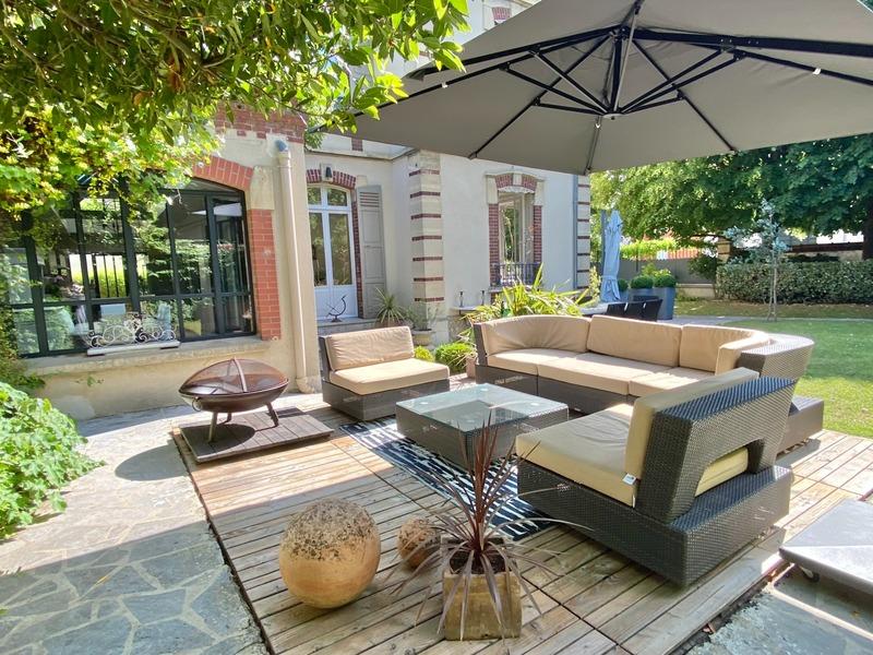 Maison bourgeoise - 235 m² - 8 pièces