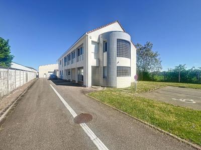 Services - 1 132 m²