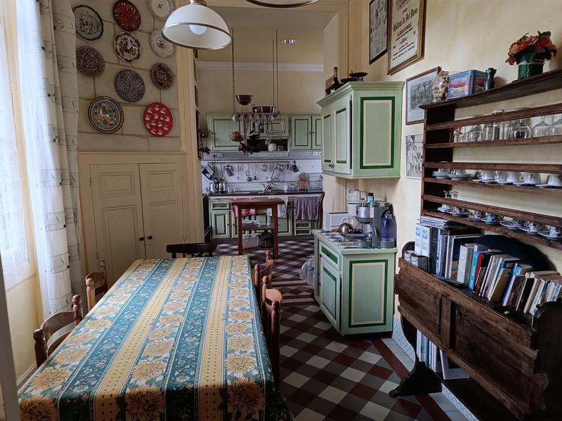 Maison - 337 m² - 12 pièces