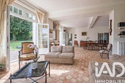 Maison - 201 m² - 7 pièces