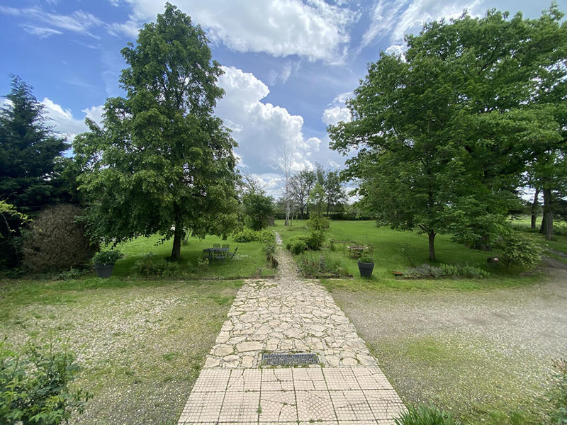 Maison - 325 m² - 10 pièces