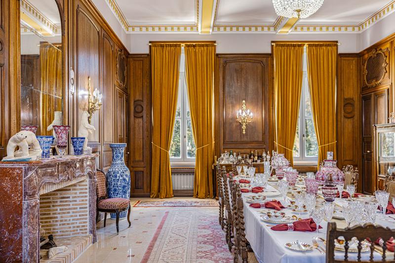 Propriété - 1 125 m² - 25 pièces