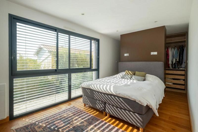 Villa - 297 m² - 8 pièces