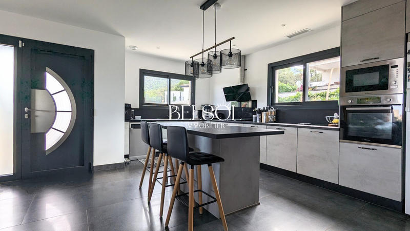 Maison - 263 m² - 6 pièces