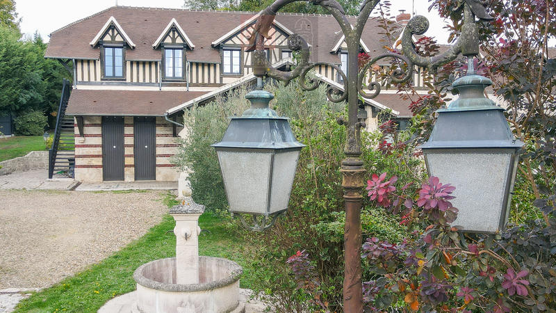 Maison - 335 m² - 12 pièces