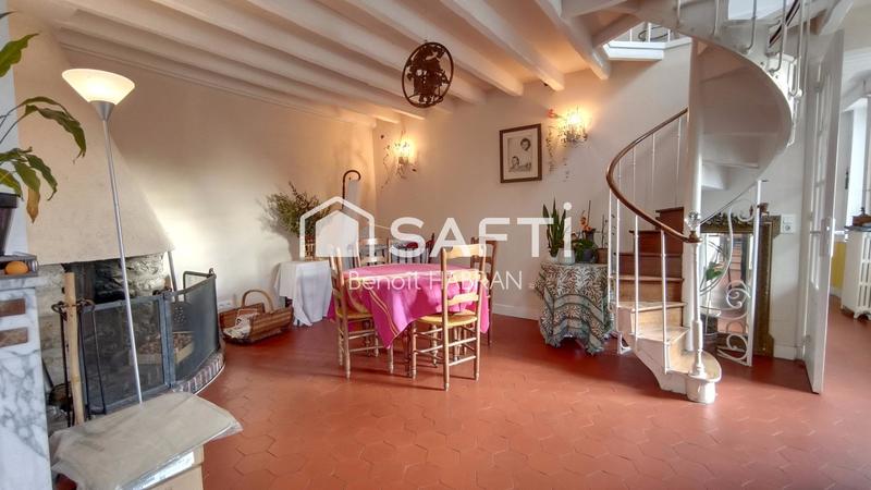 Maison - 235 m² - 8 pièces