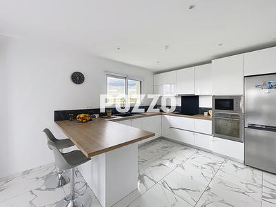 Maison - 121 m² - 6 pièces