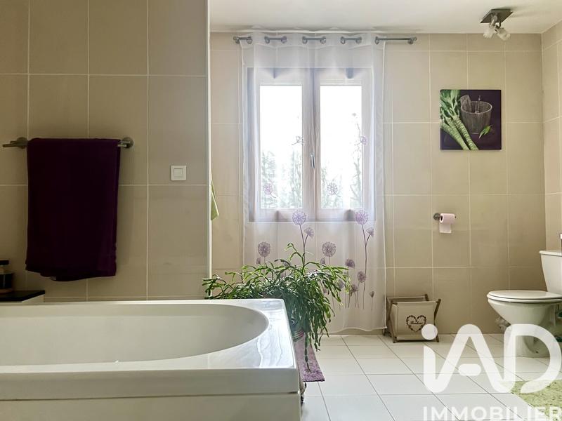 Maison - 280 m² - 6 pièces