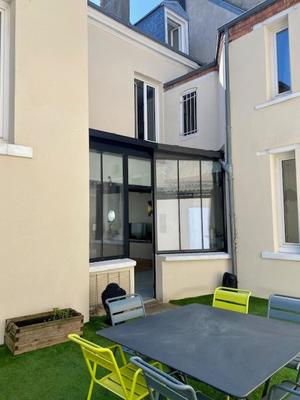 Maison - 300 m² - 7 pièces