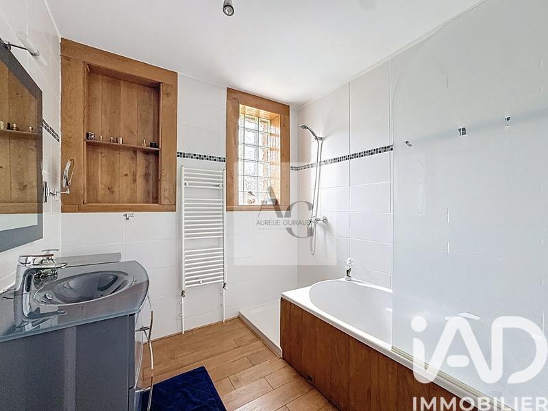 Maison - 231 m² - 7 pièces