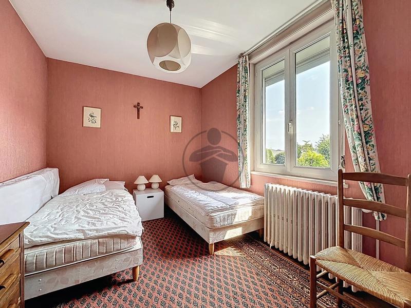 Maison - 276 m² - 9 pièces