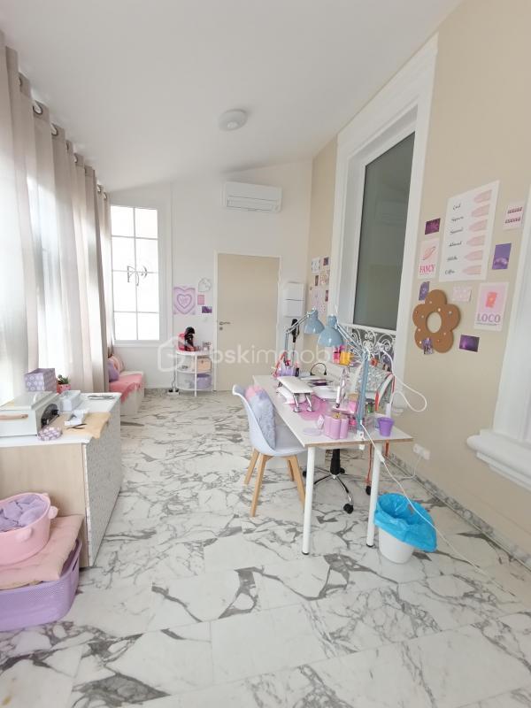 Local commercial - 226 m² - 10 pièces