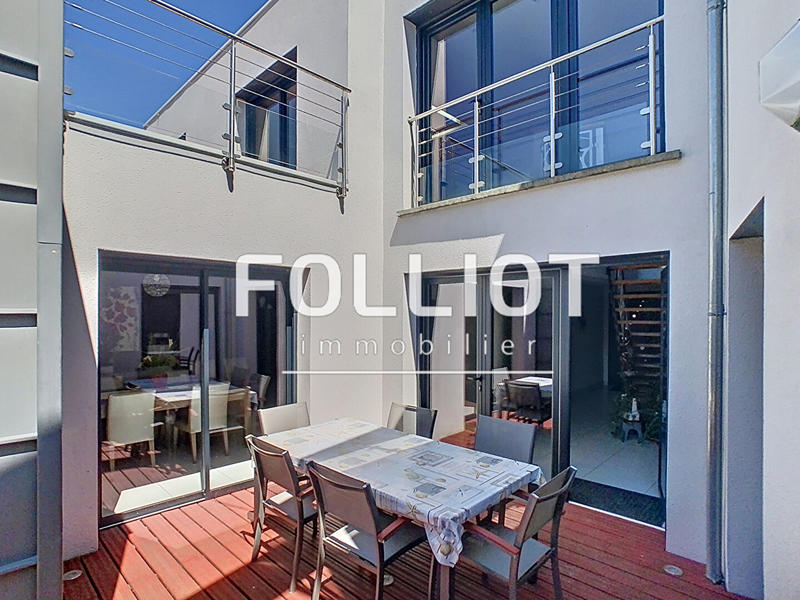 Maison - 224 m² - 8 pièces