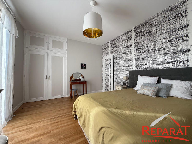 Maison - 200 m² - 8 pièces