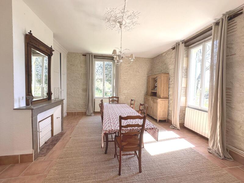 Maison - 317 m² - 8 pièces