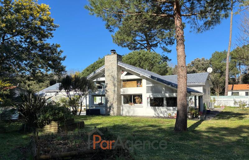 Maison - 235 m² - 6 pièces