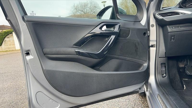 Peugeot 208 II 1.5 BlueHDi 100 Signature