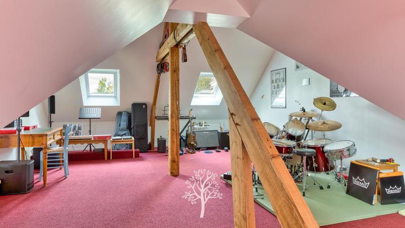 Maison - 325 m² - 7 pièces