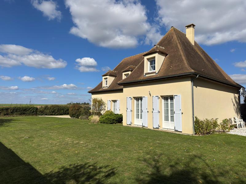 Maison contemporaine - 156 m² - 45 pièces