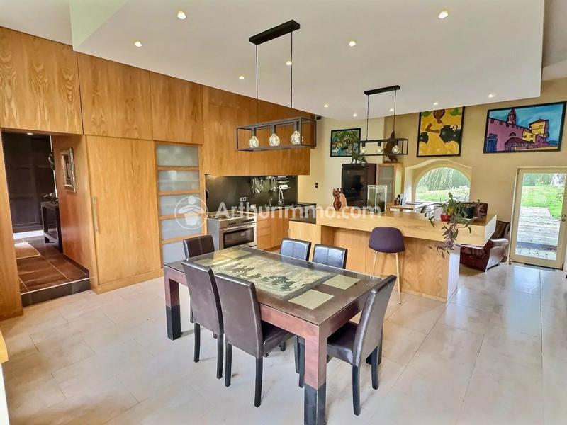 Maison - 700 m² - 12 pièces