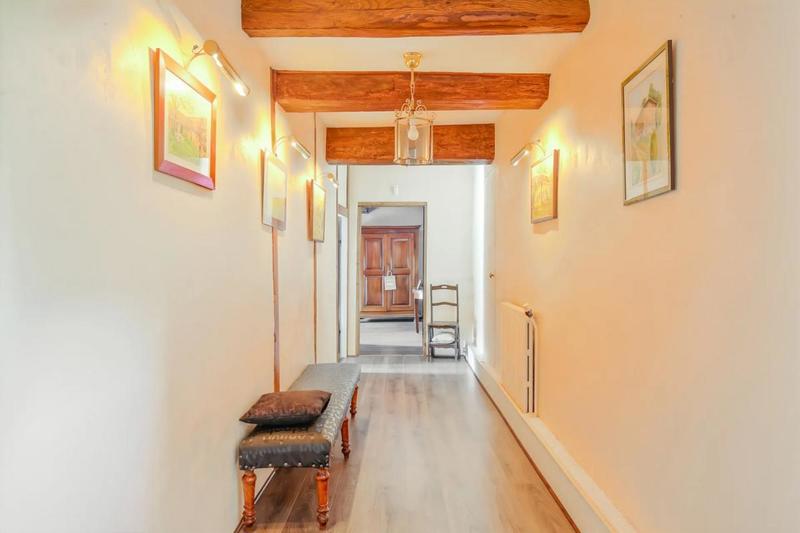 Maison - 340 m² - 10 pièces