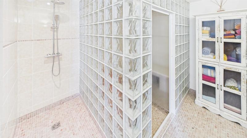 Maison - 250 m² - 8 pièces