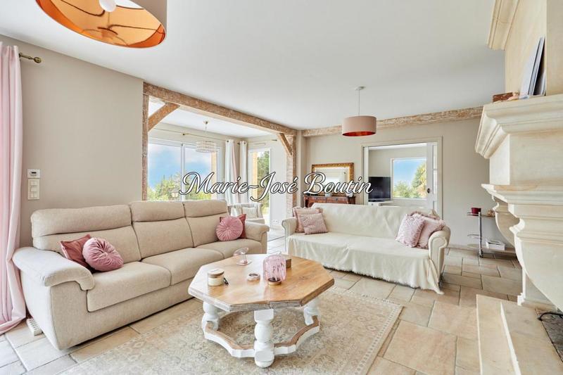 Maison - 230 m² - 7 pièces