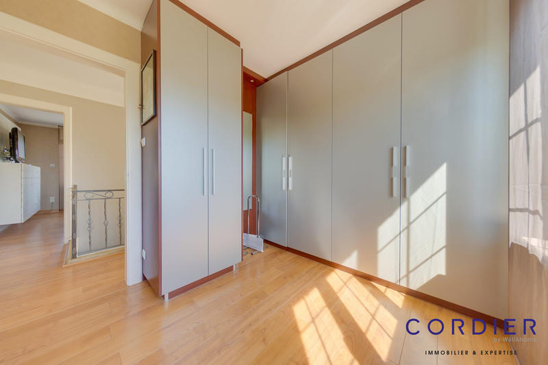 Maison - 150 m² - 8 pièces