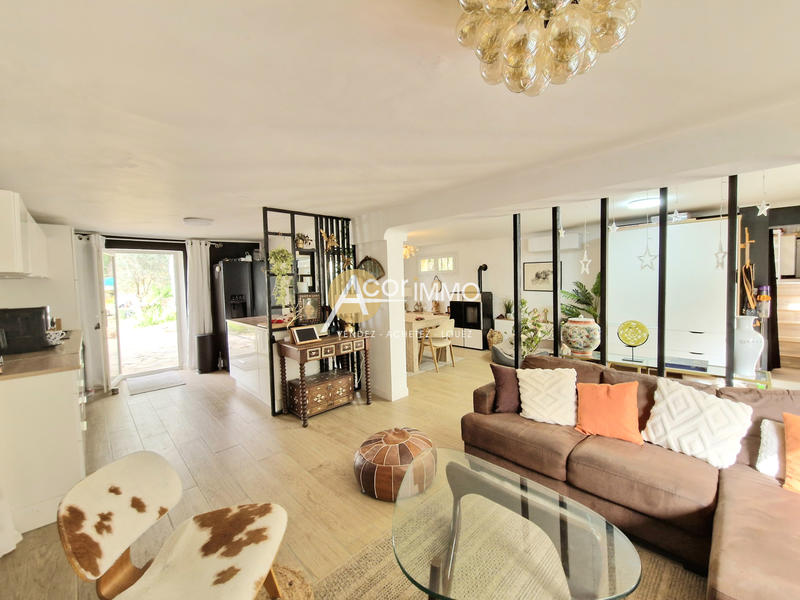 Maison - 230 m² - 9 pièces