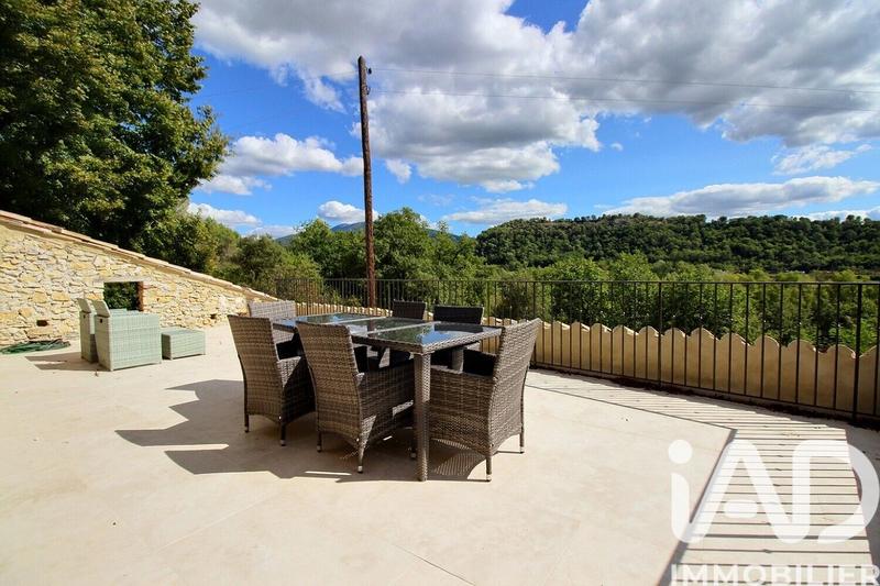 Maison - 220 m² - 8 pièces