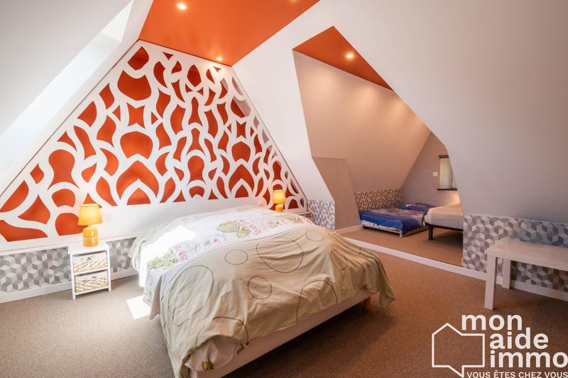 Maison - 240 m² - 10 pièces