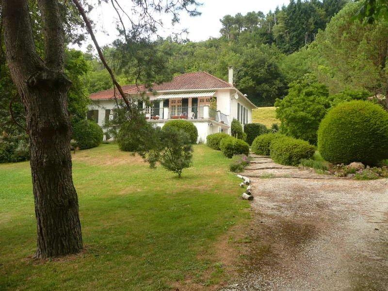 Demeure - 265 m² - 12 pièces