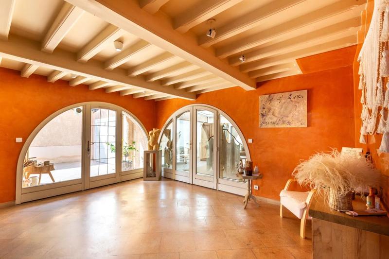 Maison - 221 m² - 6 pièces