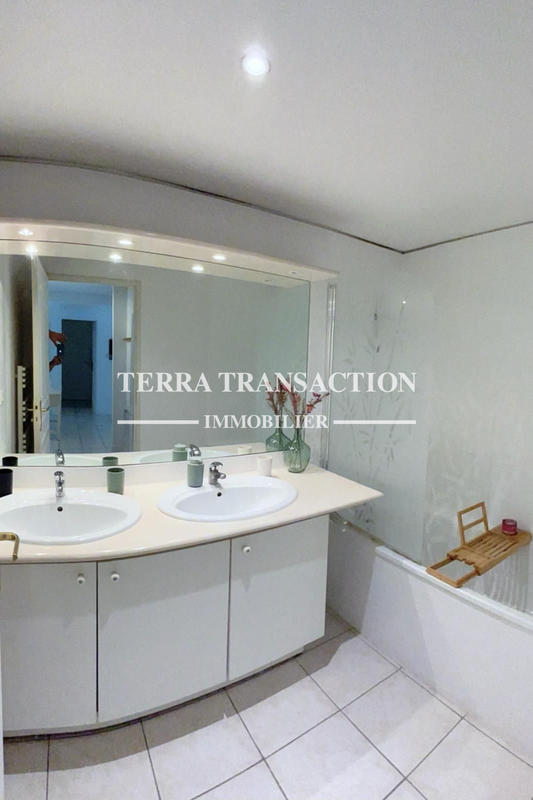 Appartement - 100 m² - 5 pièces