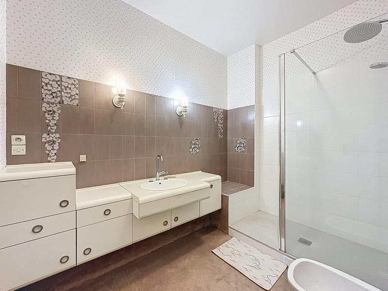 Appartement - 168 m² - 6 pièces