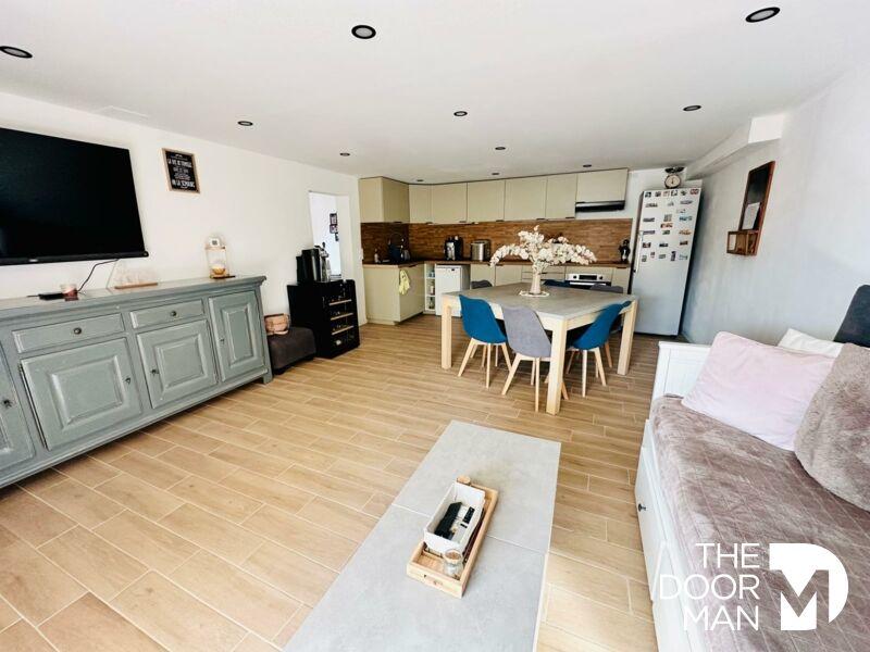 Maison - 310 m² - 13 pièces