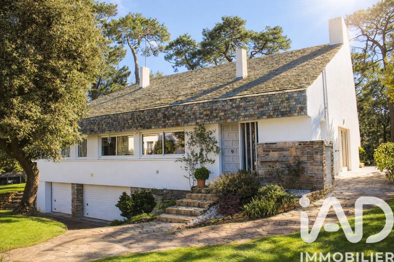 Maison - 240 m² - 8 pièces