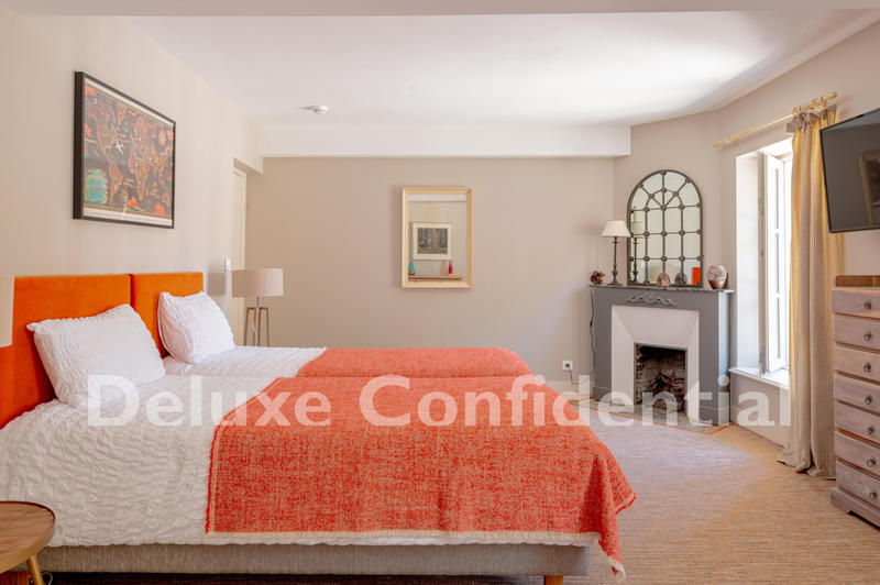 Maison - 900 m² - 20 pièces