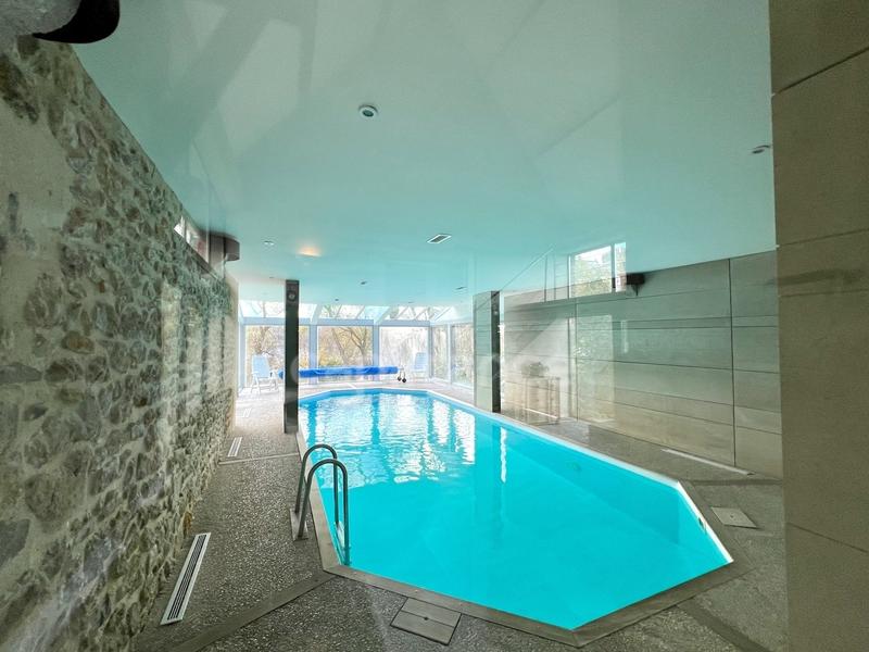 Propriété - 468 m² - 10 pièces