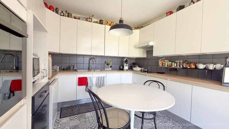 Maison - 285 m² - 8 pièces