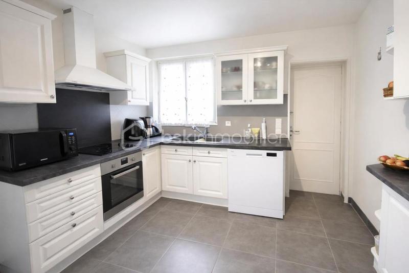 Maison traditionnelle - 128 m² - 6 pièces