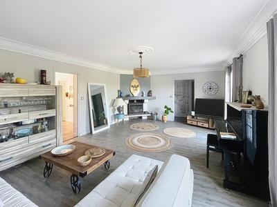 Maison - 193 m² - 8 pièces