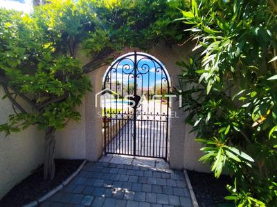 Maison - 230 m² - 7 pièces