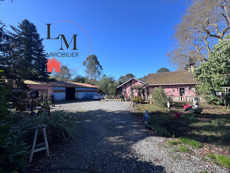 Maison - 236 m² - 7 pièces