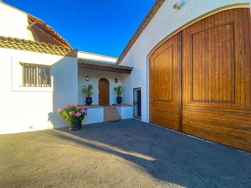 Maison - 334 m² - 8 pièces