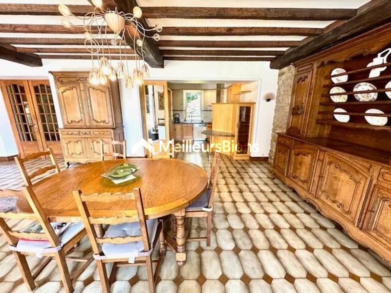 Propriété - 192 m² - 12 pièces