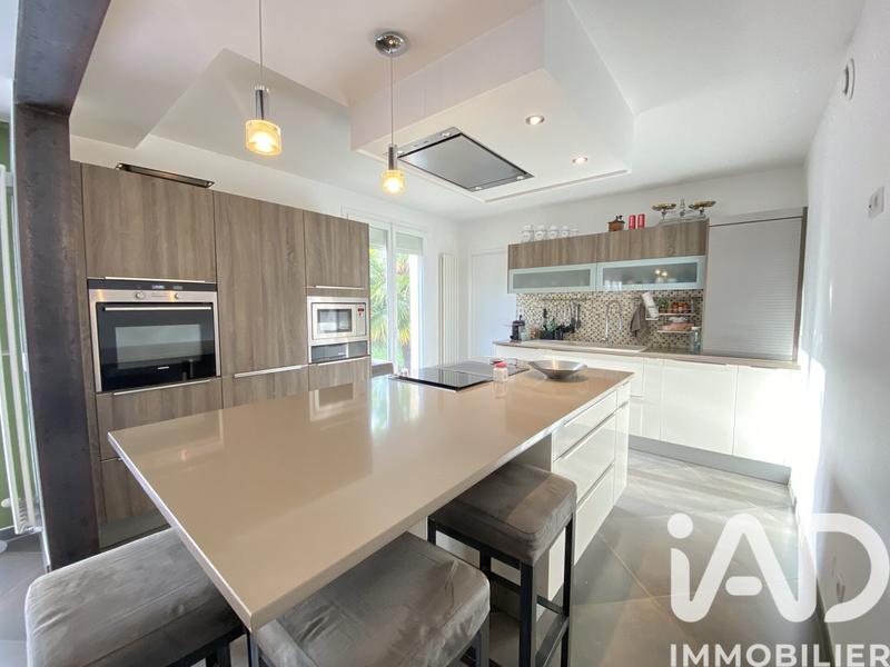 Maison - 180 m² - 8 pièces