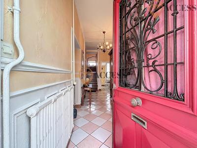 Maison - 209 m² - 8 pièces