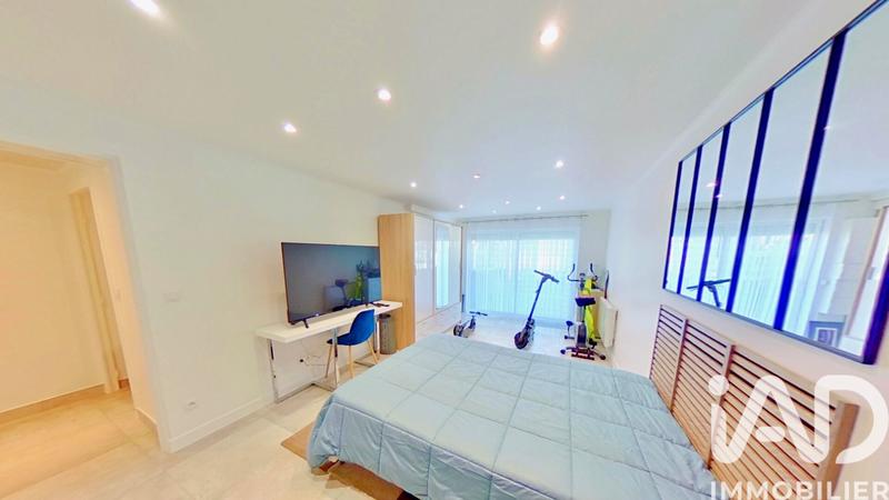 Maison - 280 m² - 10 pièces